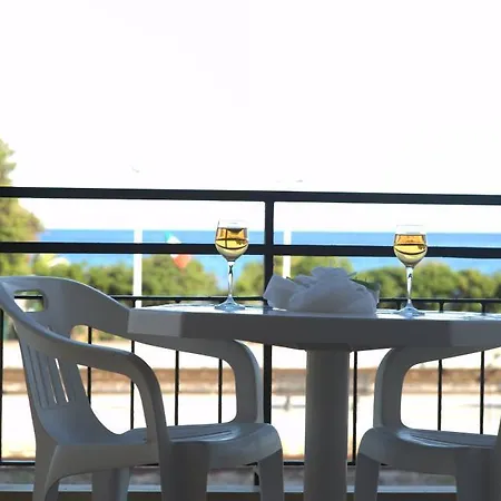 Claudia ホテル 2*